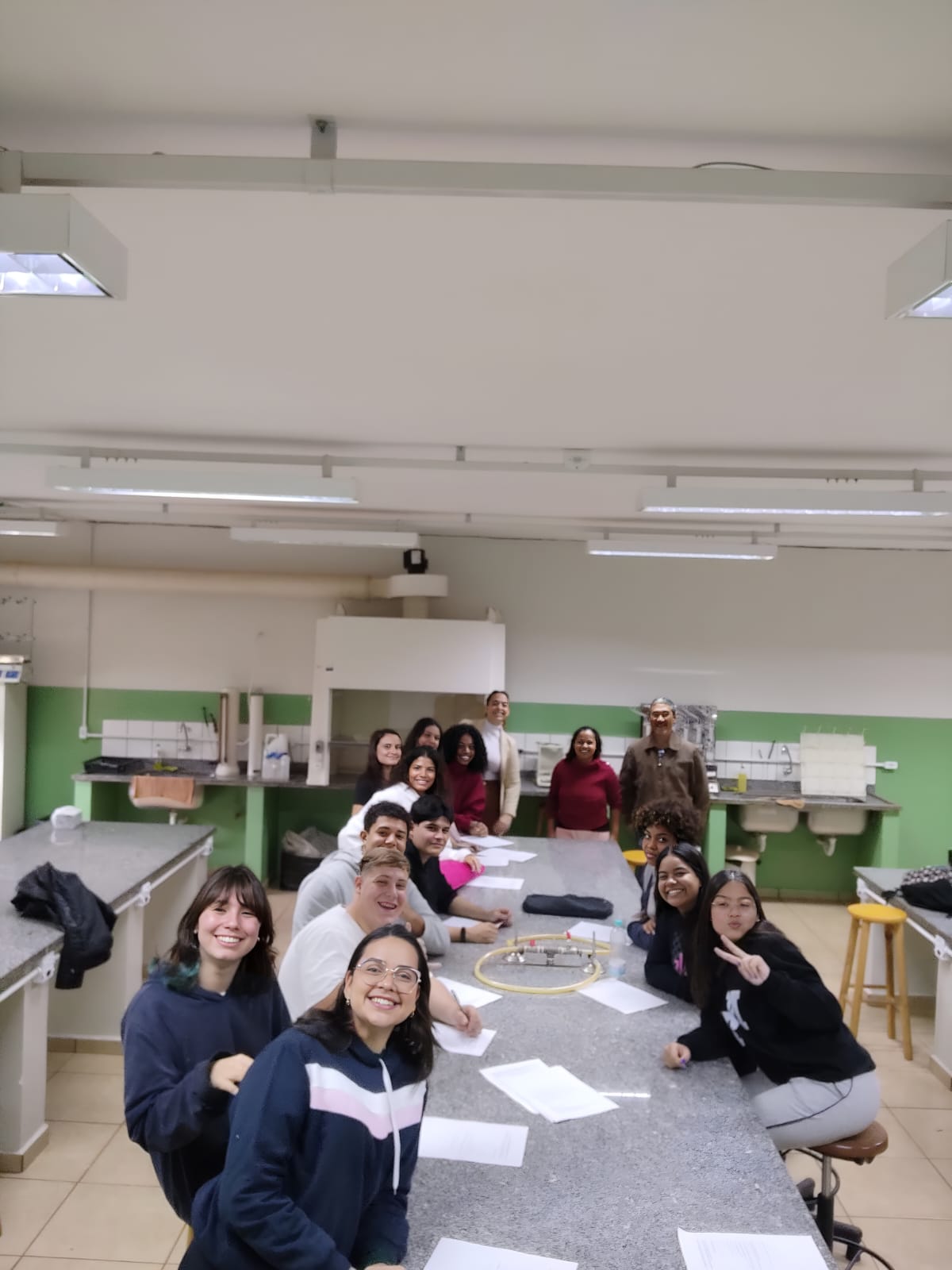 Estudantes participam de roda de conversa sobre identidade e pertencimento na unidade agrícola 1