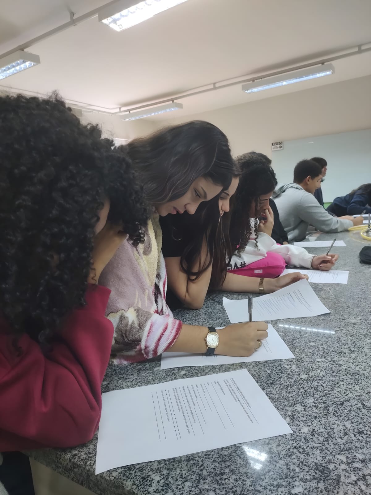 Estudantes participam de roda de conversa sobre identidade e pertencimento na unidade agrícola 3